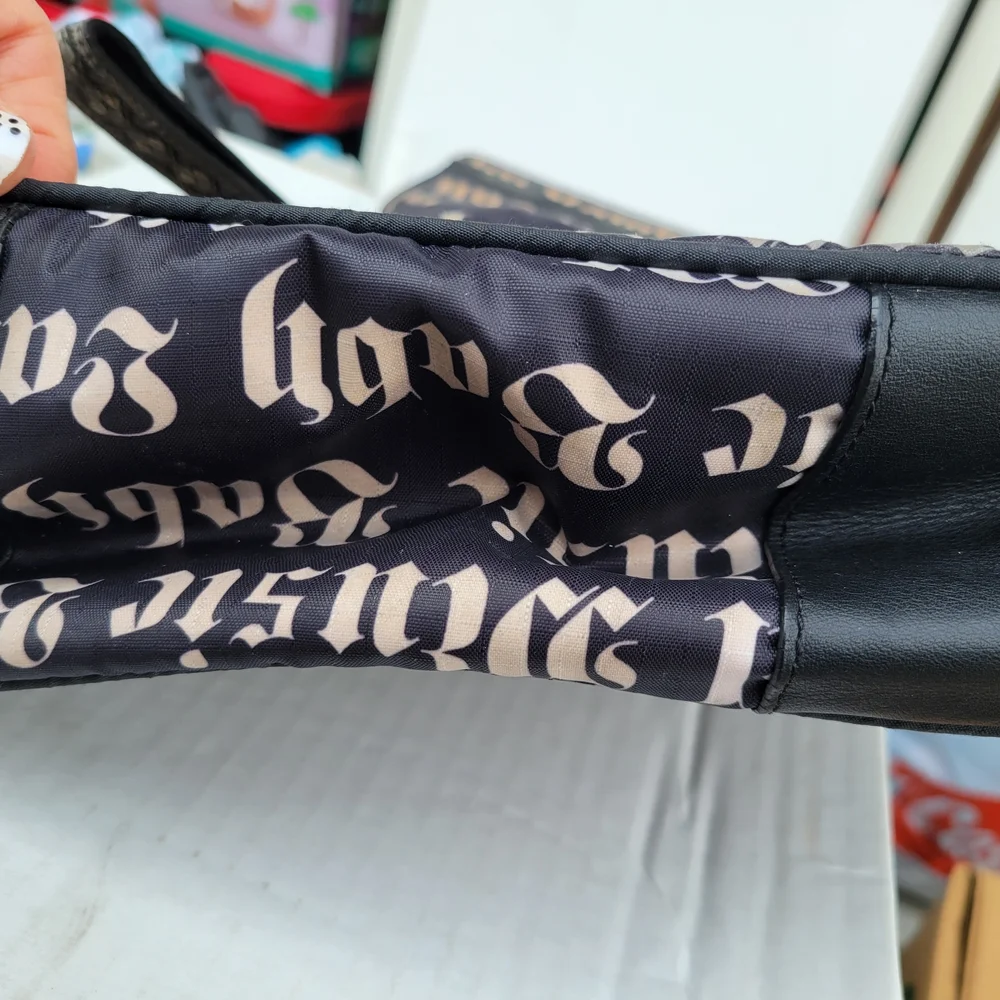 Lesportsac Black and Cream 'Baby Lamb' Script Shoulder Bag - Picture 2 of 6